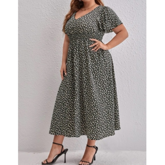 Boho plus size shirred waist slit thigh maxi dress - Picture 9 of 12